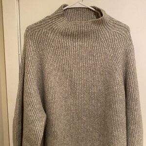 Large female H&M turtle neck sweater